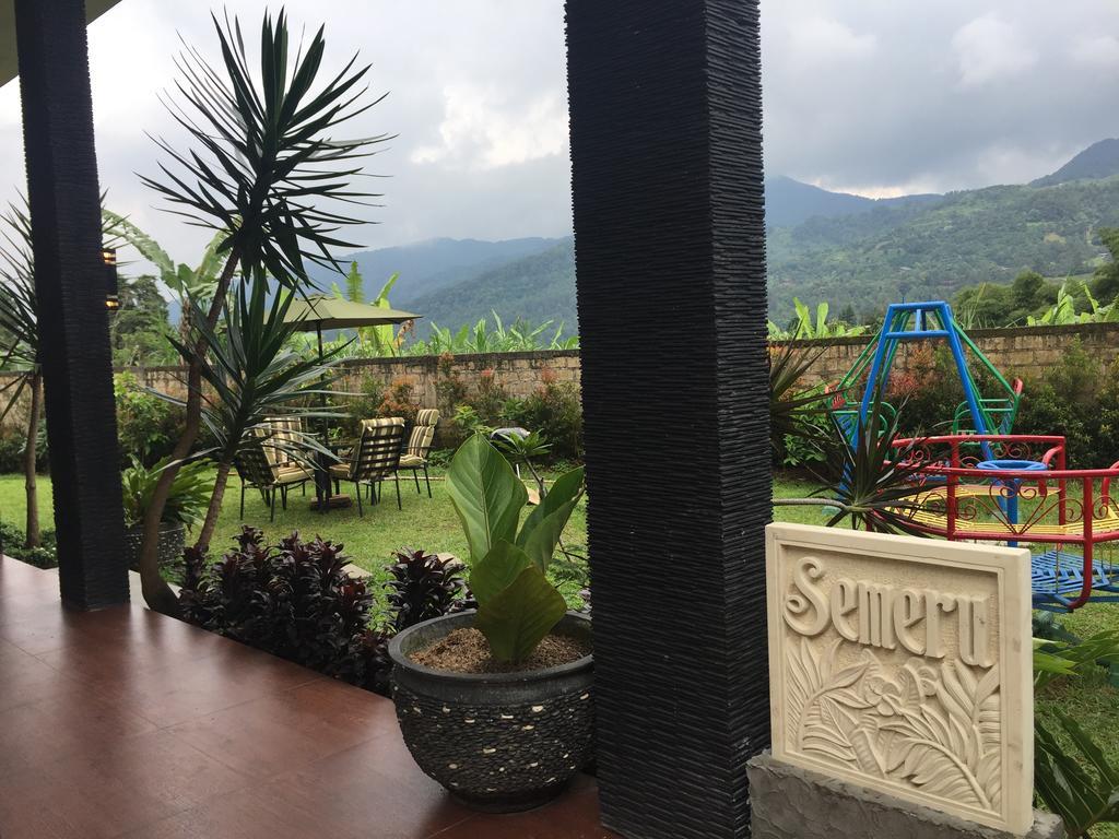 Avilla Puncak Exterior photo