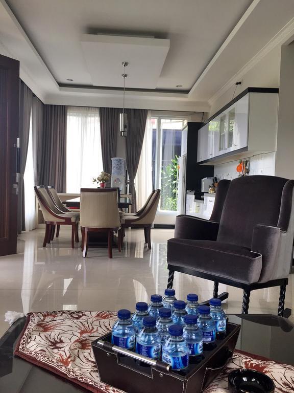 Avilla Puncak Exterior photo